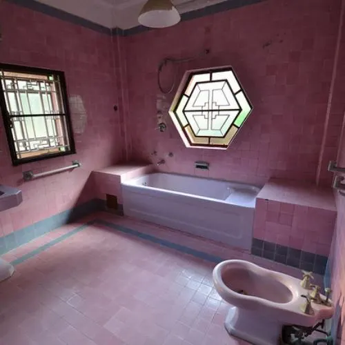 the window is now square before