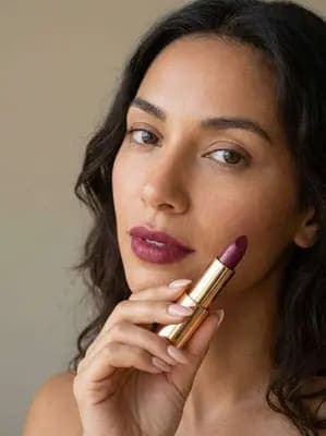 Lip Color Showcase Portrait - MakeMyTrend
